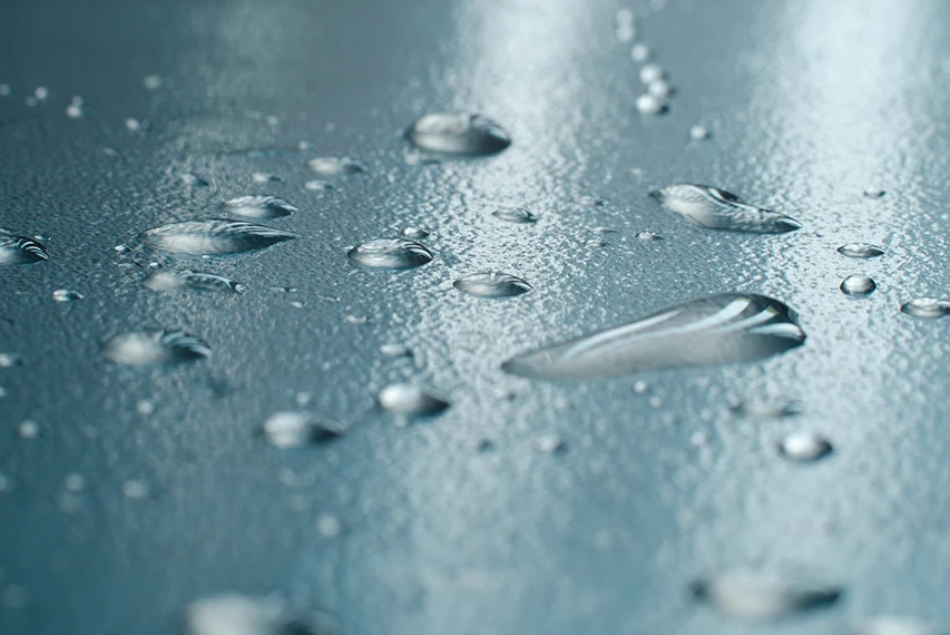Water droplets on a cementitious waterproof mortar surface with HEMC support
